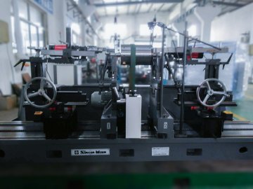 申曼全自動(dòng)平衡機(jī)成為業(yè)界關(guān)注焦點(diǎn)